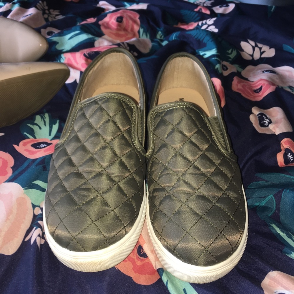 Size 7.5 mossimo green slide on shoes - Picture 3 of 3